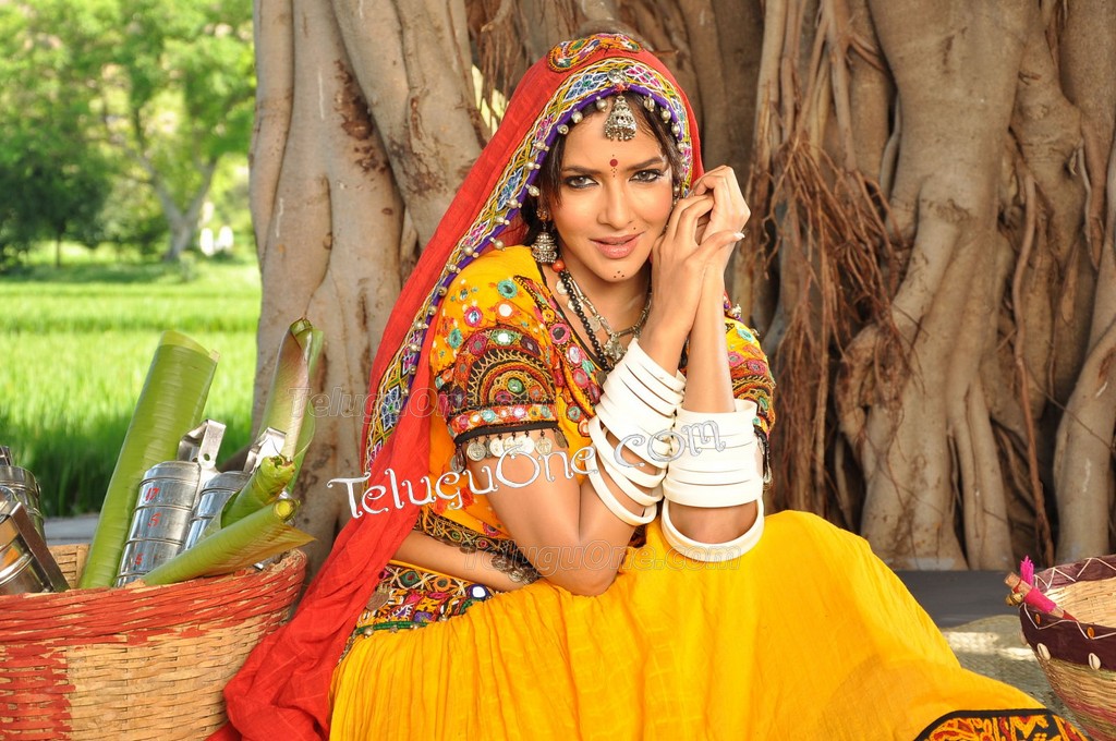 Lakshmi Manchu Photos